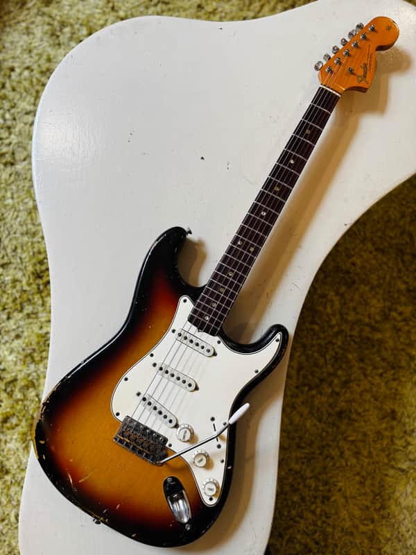 Fender Stratocaster (1966 - 1971) | Reverb