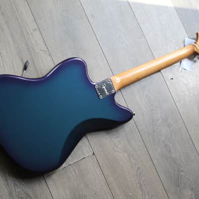 SQUIER "FSR Classic Vibe™ '60s Jazzmaster®, Laurel Fingerboard, White Pearloid Pickguard, Matching Headstock, Competition Burgundy", 3, 57 KG image 2