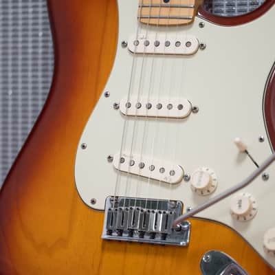 2011 Fender USA American Deluxe Ash Stratocaster - Tobacco Sunburst image 4