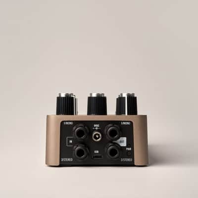 Universal Audio GOLDEN Reverberator Stereo Effects Pedal image 3