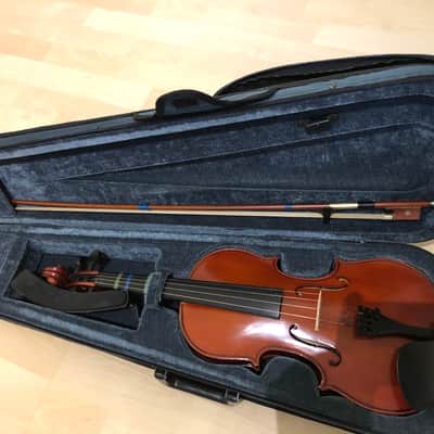 Antonio Rossi 4/4 violin with case, shoulder rest, and bow in excellent condition image 8