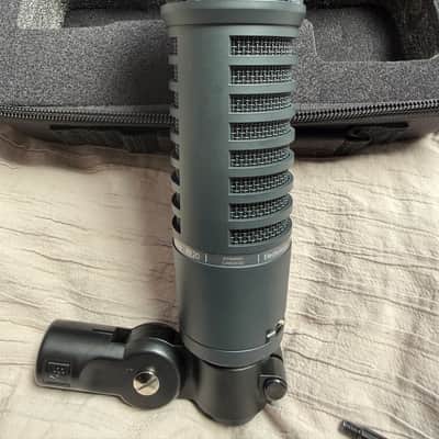 Electro-Voice RE20 Dynamic Mic WITH ShockMount Included — Black image 3