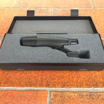 Sennheiser MD 421 II Cardioid Dynamic Microphone image 2