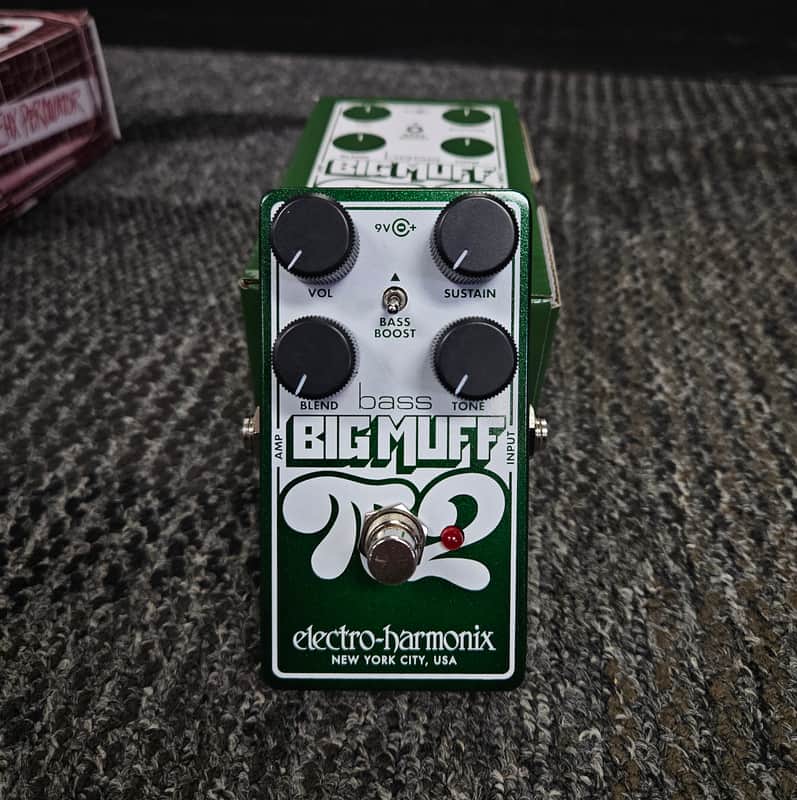 Electro-Harmonix Bass Big Muff Pi 2 Dual Op-Amp Fuzz 2026 - Green / White image 1