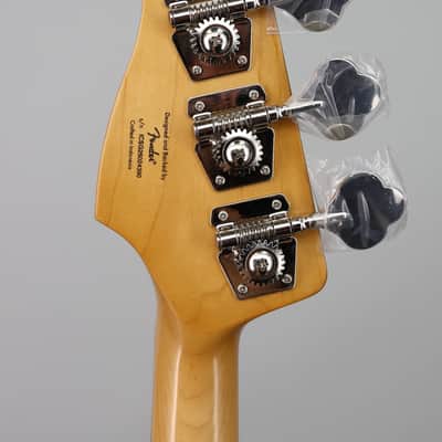 Squier Classic Vibe '60s Jazz Bass  Fretless 3-Color Sunburst image 5