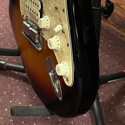 Fender American Deluxe Stratocaster® HSS 2004 - 3-Color Sunburst image 3