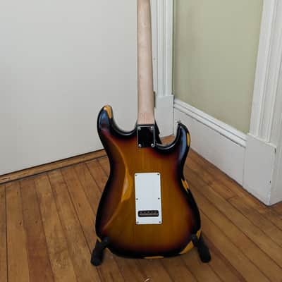G&L Tribute Series Legacy Left-Handed Setup Righty Relic 3-Tone Sunburst with Rosewood Fretboard image 5