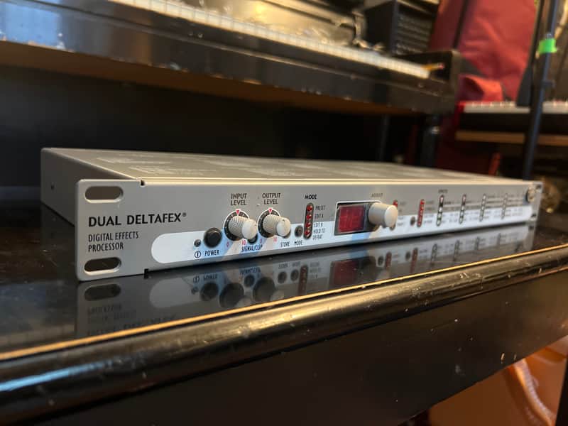 Peavey Dual DeltaFex Multi-Effects Processor 2010s - Silver image 1