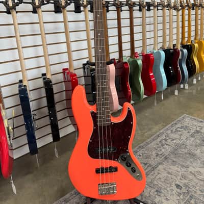 Squier Classic Vibe '60s Jazz Bass - Tahitian Coral - B Stock image 1