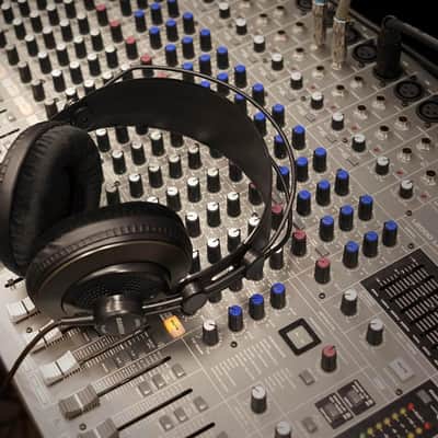 Samson SR850 Professional Studio Reference Headphones 3.5mm or 1/4" connectivity image 5
