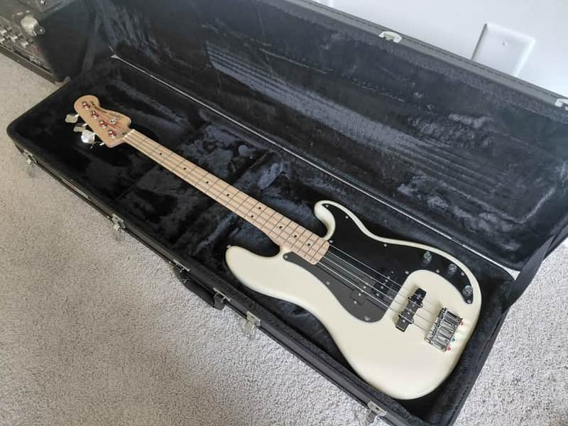 Squier Affinity Precision Bass PJ with Laurel Fretboard