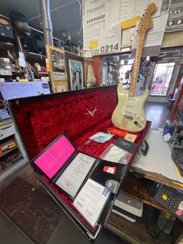X’mas限定！ Fender Stratocaster レプリカ Signature Jimi Hendrix Burnt Fender™ Strat™ Mini Guitar Replica