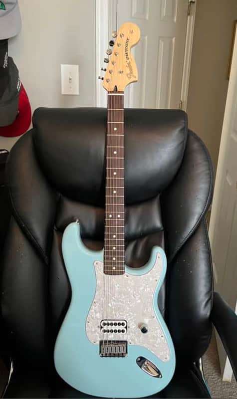 Fender Limited Edition Tom DeLonge Signature Stratocaster 2023 Daphne Blue