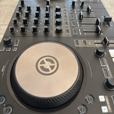 Native Instruments Traktor Kontrol S3 DJ Controller 2019 - Present - Black image 6