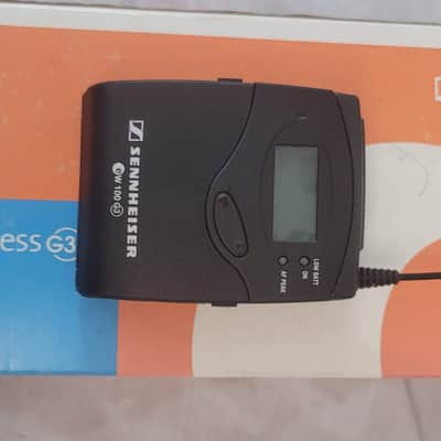 Sennheiser SK 100 G4 Wireless Bodypack Transmitter (G-Band: 566-608 MHz) 2010s - Black image 3