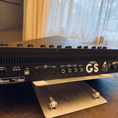GS Music e7 2020s - Black and blue image 4