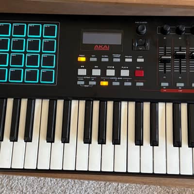 Akai MPK261 MIDI Keyboard Controller — For Parts/Repair, Screen Not Working 2010's - Black