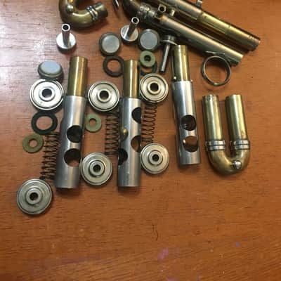 SUMMER DEAL RARE LARGE BORE HOLTON MODEL 51 TRUMPET ORIGINAL FINISH COMPRESSION FINE LARGEST BORE HOLTON MADE ELKGART MADE WITH GOOD CASE image 4
