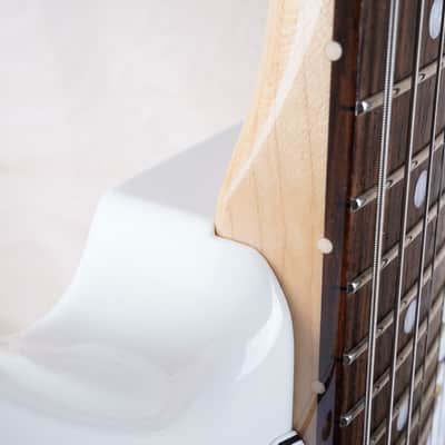 Fender MIJ Traditional '60s Jaguar 2025 Collection White Pearl w/ Bag image 9