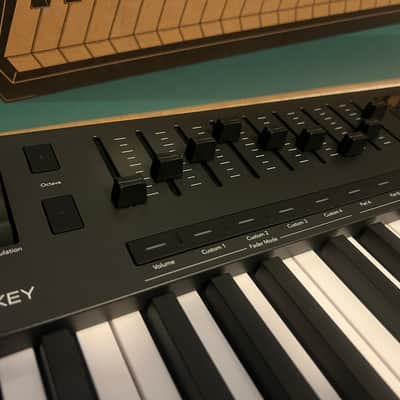 Novation Launchkey 49 MKIV MIDI Keyboard Controller 2024 - Present - Black image 4