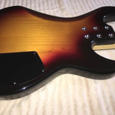 USA G&L L-1000 2014 3 Tone Sunburst lefty image 20