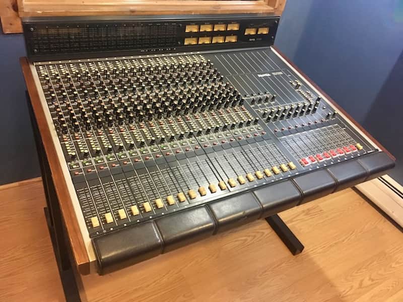 Ramsa WR-T820 (20-Channel 8-Bus mixing console) | Reverb