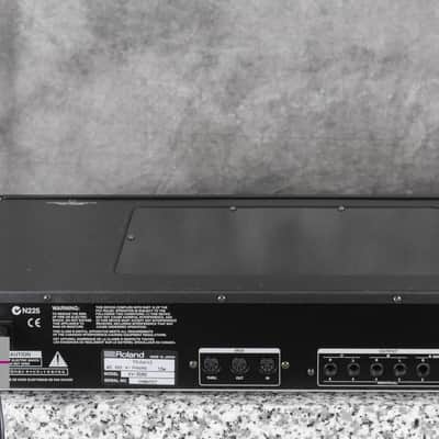 Roland XV-3080 Rackmount synthesizer in Very Good Condition. image 11