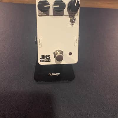 JHS 3 Series Chorus image 1