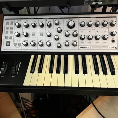 Moog Sub Phatty with Sub Piggy, extras image 1