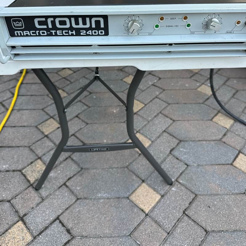 2000s Crown Micro-Tech 2400 Power Amplifier Silver