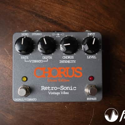 Retro-Sonic Chorus Stereo Edition Vintage Vibes Effects Pedal image 2