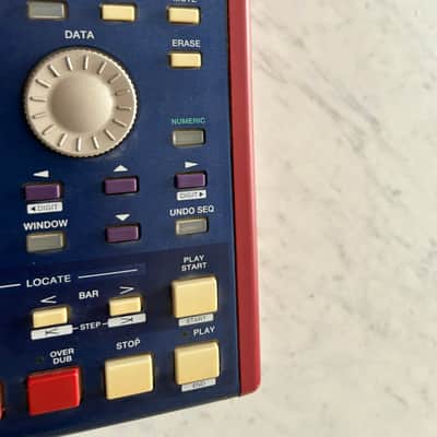 Akai MPC1000 Music Production Center 2004 - 2013 - Blue image 6