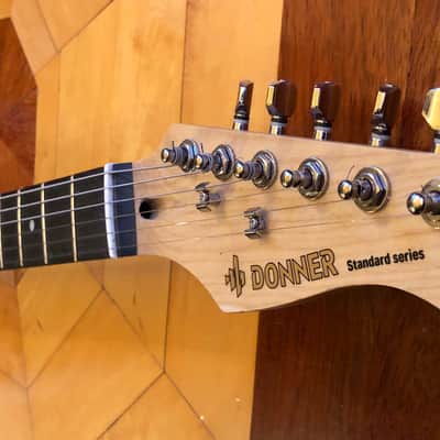 Donner Standard Series Stratocaster style Gray Electric Guitar Single Coil Pickups Soft Case, Strap image 8