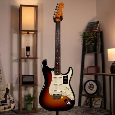 Fender DE Vintera Road Worn '60s Stratocaster Limited Edition - Rosewood Fingerboard, 3-Color Sunburst image 2