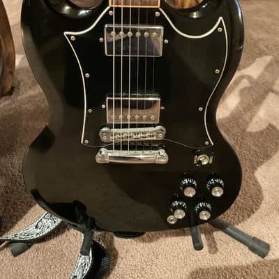 Gibson SG Standard 2009 Black Solid Body Electric Guitar (like new) comes with new Gibson padded  gigbag and Strap, SG serial#004191371 image 3