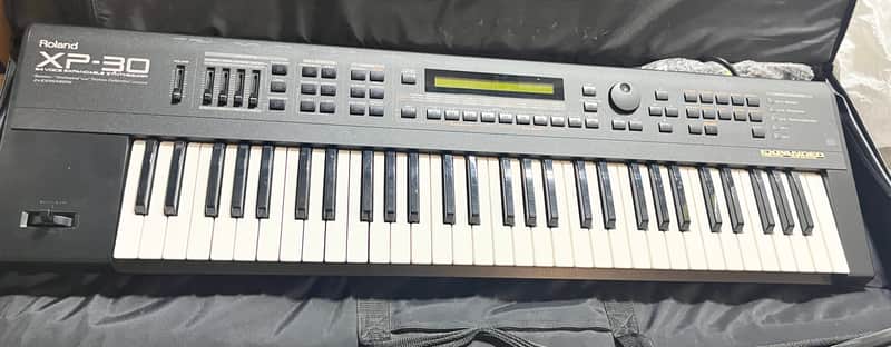 Roland XP-30 61-Key 64-Voice Expandable Synthesizer 1999 - 2004 - Black image 1