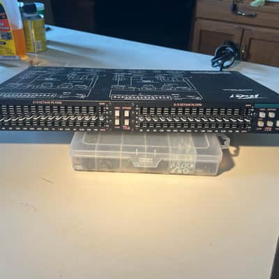 Peavey EQ-215 2 channel 15 band per channel rack mount EQ with rack mount bolts and washers. image 1