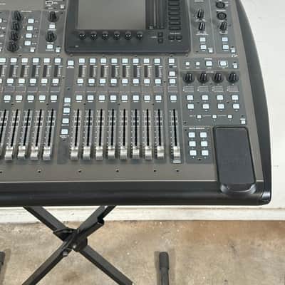 Behringer X32 40-Input 25-Bus Digital Mixing Console image 5