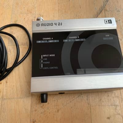 Native Instruments Audio 4 DJ interface image 2