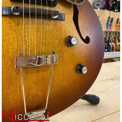 GODIN 5th Avenue Cutaway KingPin II HB Cognac Burst image 11