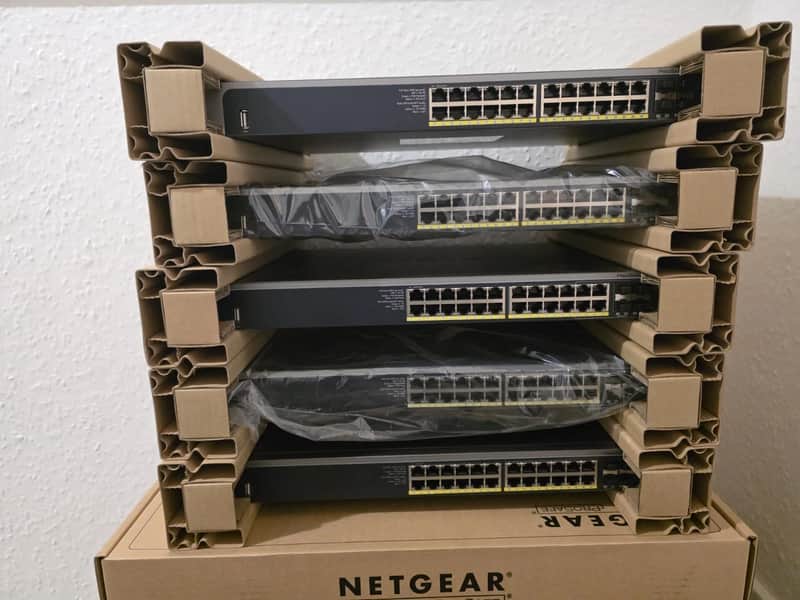 LOT OF 5 NETGEAR ProSafe GSM7224P 24 Port Rack-Mountable Gigabit Ethernet Switch image 1