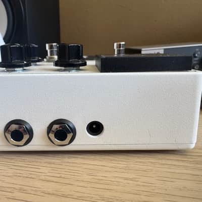 Collaboration Devices Compressor 2025 - White image 3