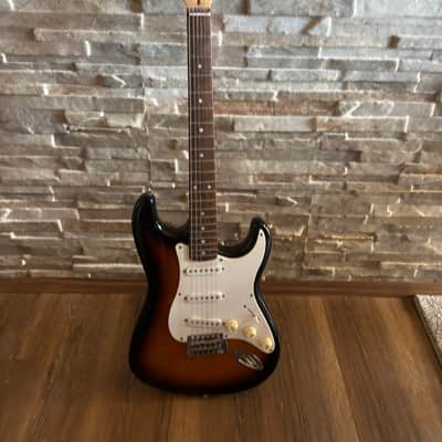 Squier Affinity Series Stratocaster with Indian Laurel Fretboard 2021 - Present - 3-Tone Sunburst image 1