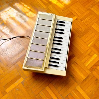 Hohner Organetta 3 - Portable Armonio and Organ from 1950s fully working! Ivory and Gold edition! Made in Germany! image 9