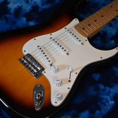 Fender Standard Stratocaster - MIM - 2002 - Sunburst - w/ Gig Bag image 12