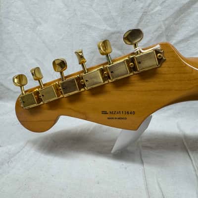 Fender 50th Anniversary Golden Stratocaster Guitar 2004 - Aztec Gold / Maple neck image 8