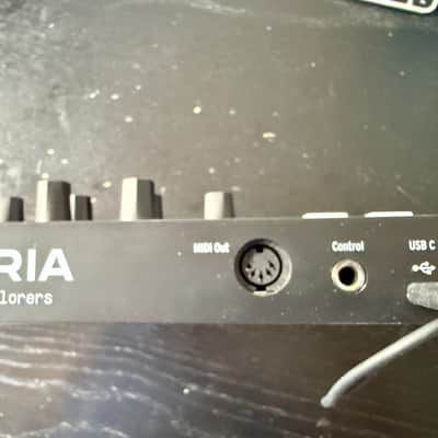 Arturia MiniLab MKIII 25-Key MIDI Controller 2022 - Present - Deep Black image 7