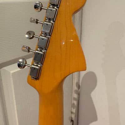 Fender Japan '62 Reissue Jaguar (JG-66) Left-handed - 2006-2008 Sunburst w/ Hard Case image 9