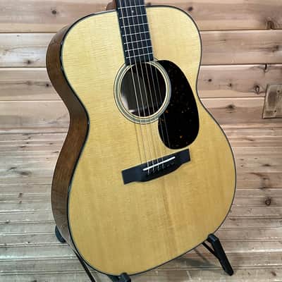 Martin 000-18 Acoustic Guitar - Natural image 1