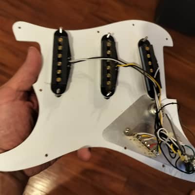Squier Stratocaster loaded pickguard 2014 - White image 2